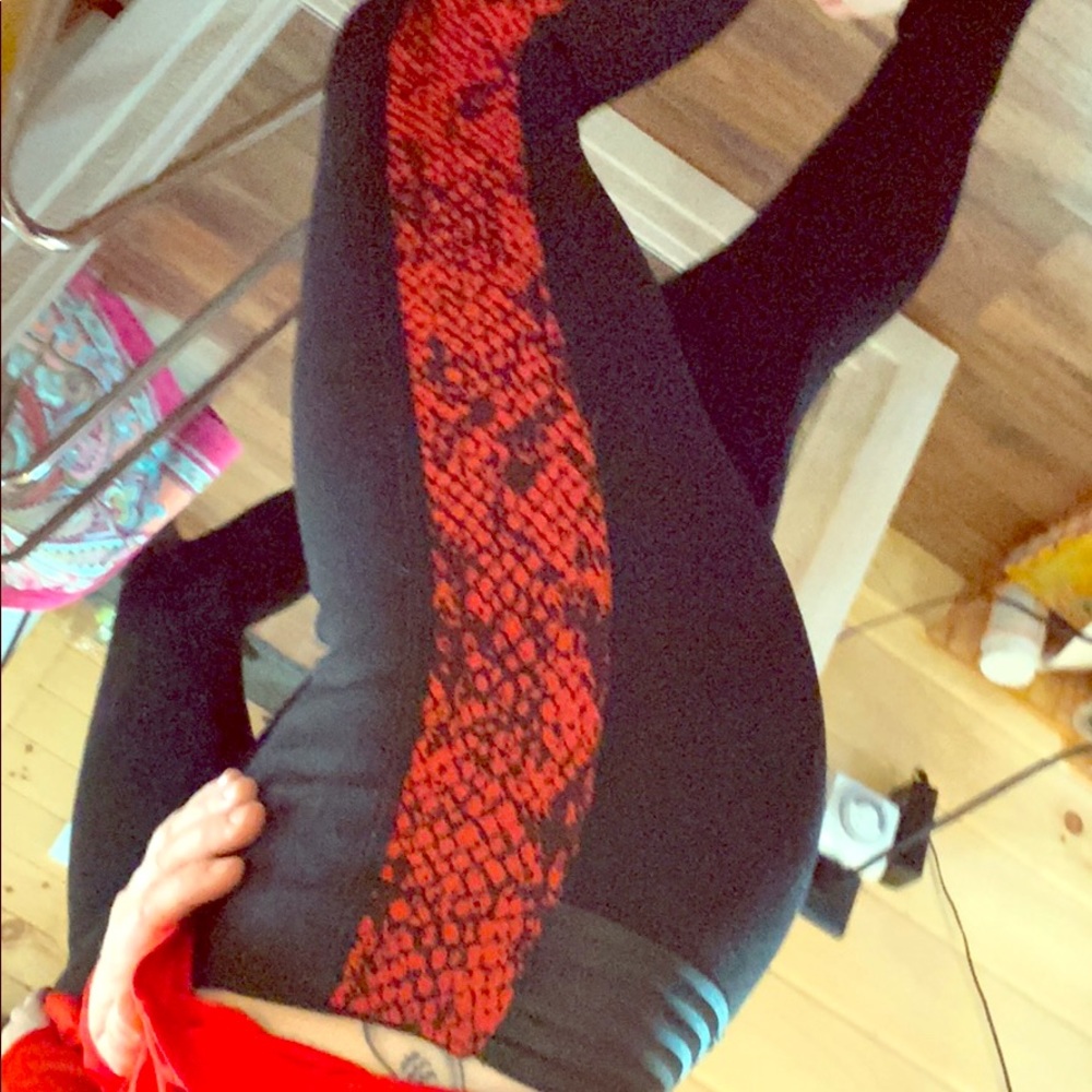 Flattering Tummy tucking Zara snake print leggings